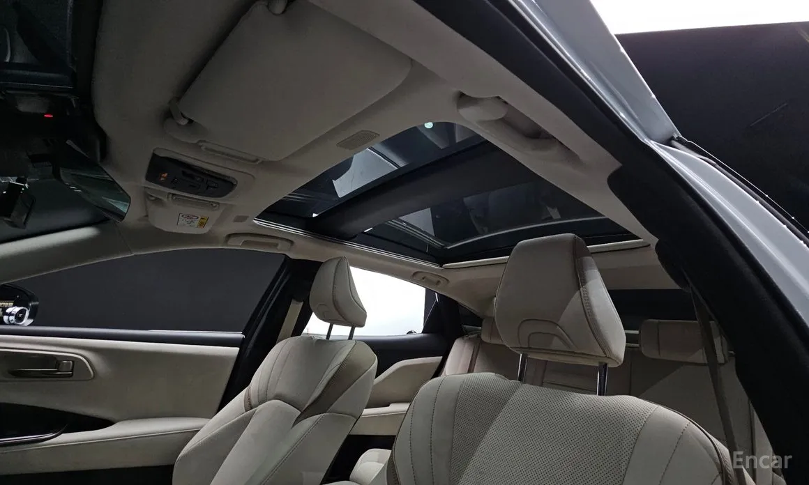 Фото 17 - Toyota Crown