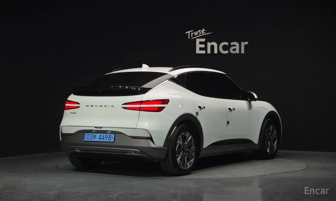 Фото 2 - Genesis GV60