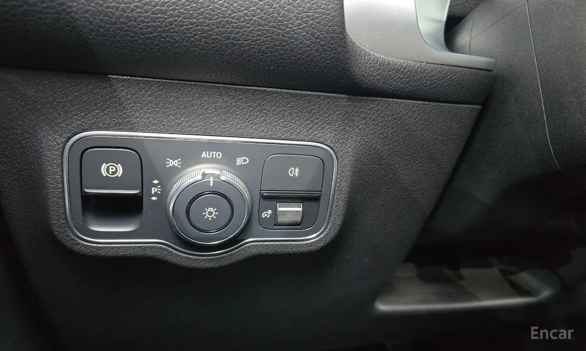 Фото 17 - Mercedes-Benz GLB-Class