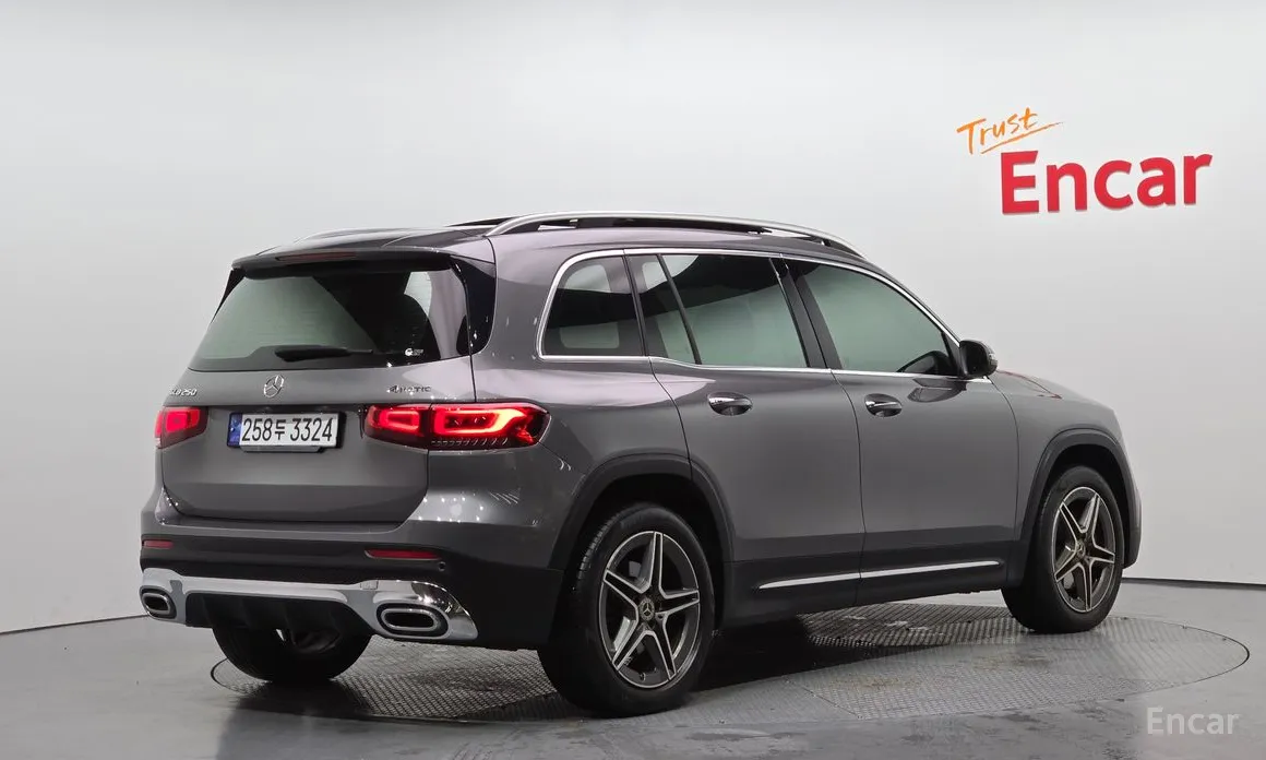 Фото 2 - Mercedes-Benz GLB-Class