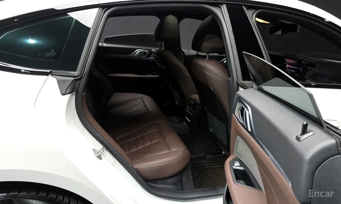 Фото 12 - BMW i4