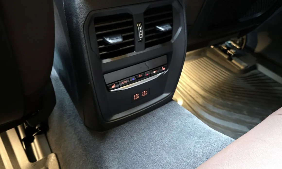 Фото 18 - BMW i4