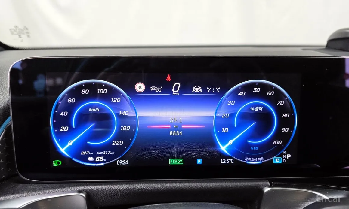 Фото 8 - Mercedes-Benz EQB