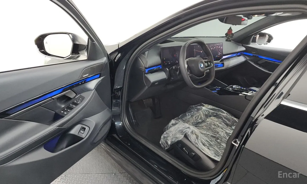 Фото 10 - BMW i5