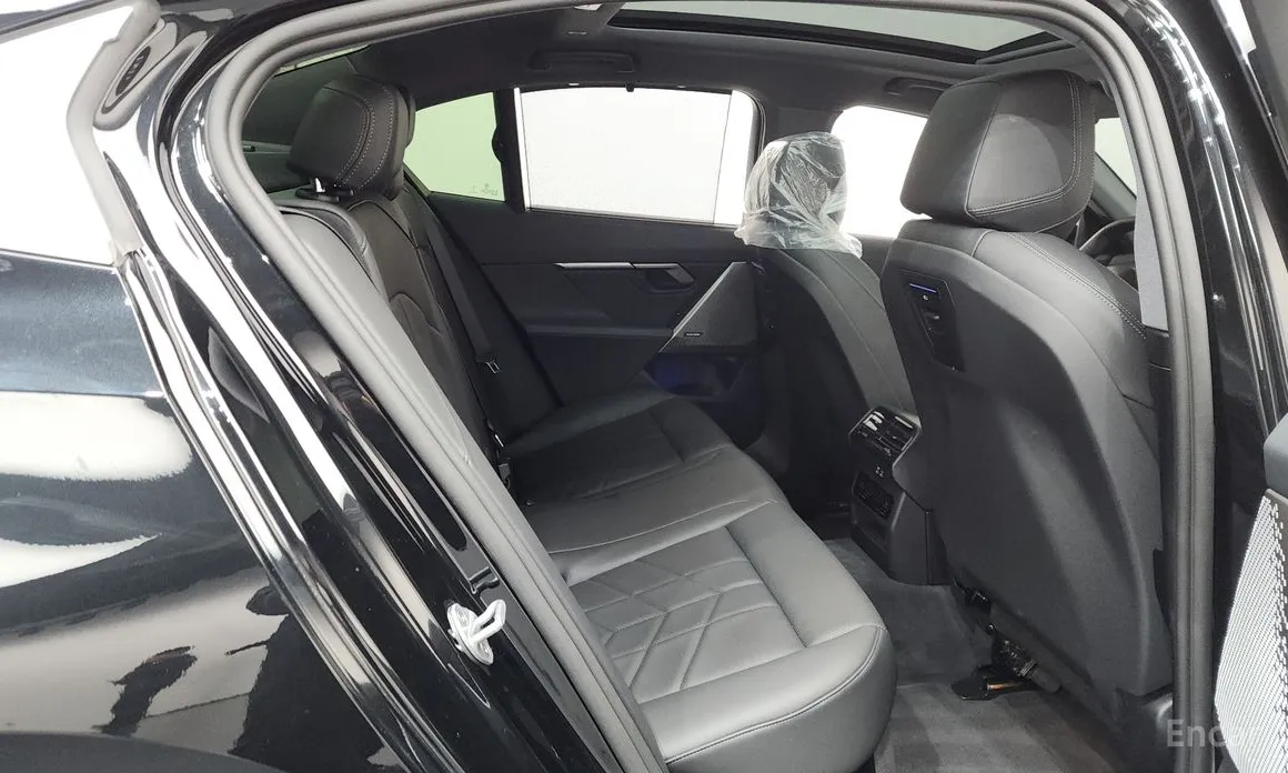 Фото 12 - BMW i5