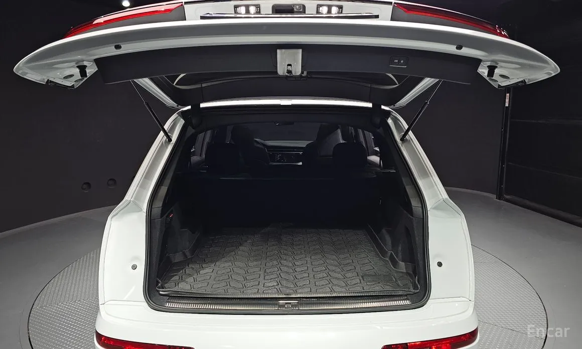 Фото 20 - Audi Q7