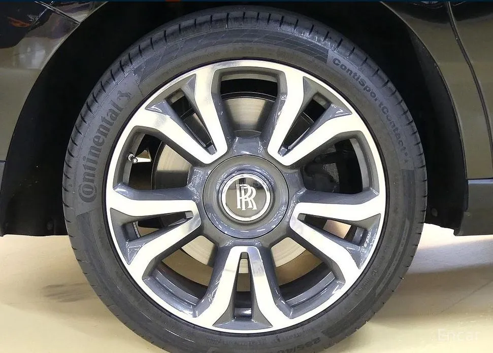 Фото 9 - Rolls-Royce Cullinan