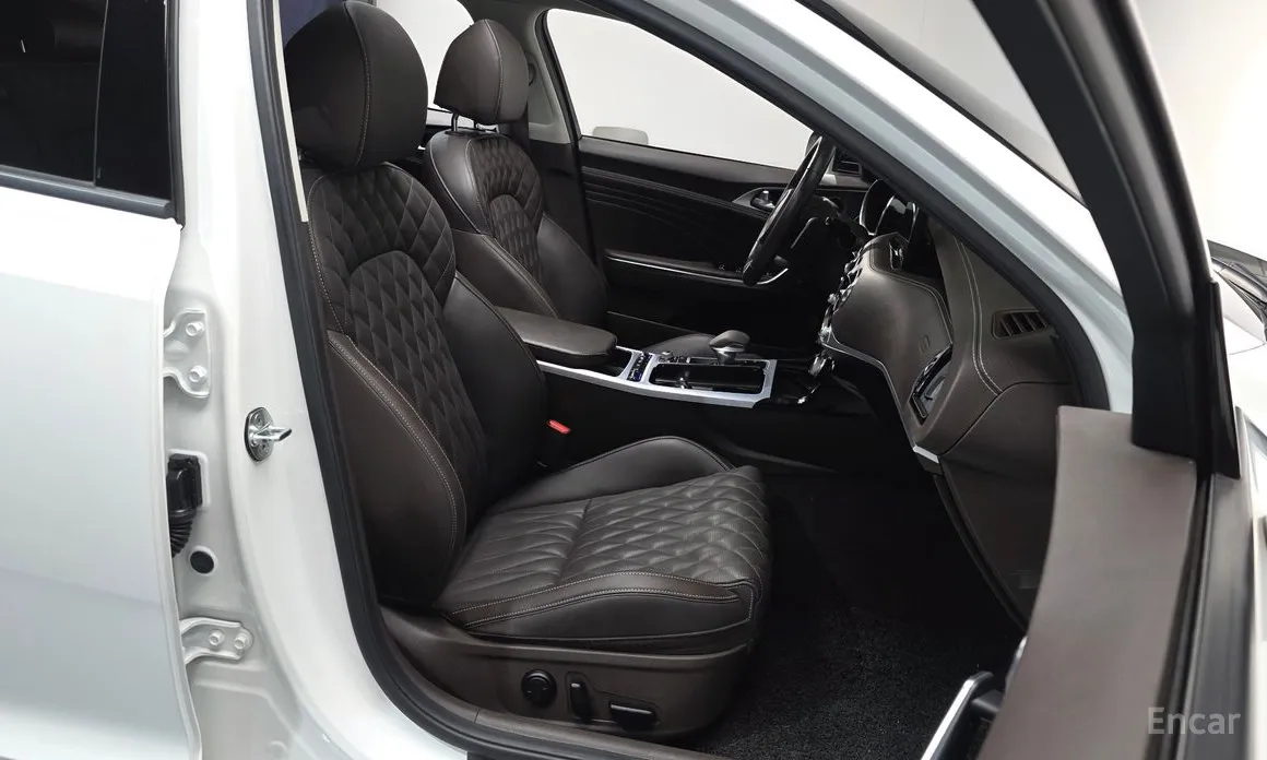 Фото 10 - Kia Stinger