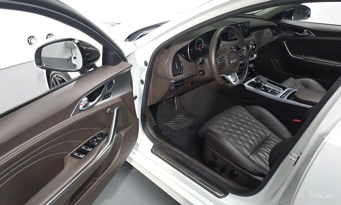 Фото 11 - Kia Stinger