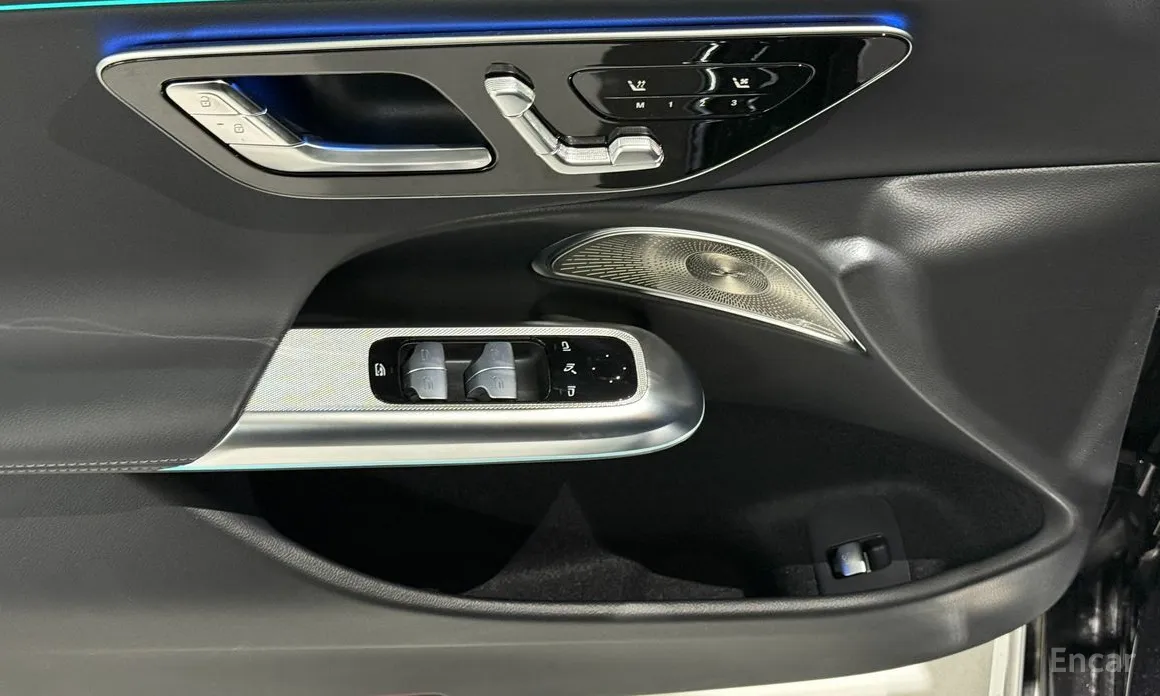 Фото 16 - Mercedes-Benz E-Class