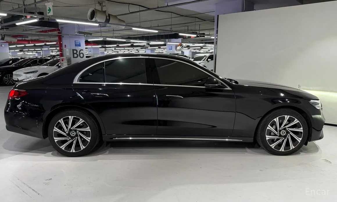 Фото 3 - Mercedes-Benz E-Class