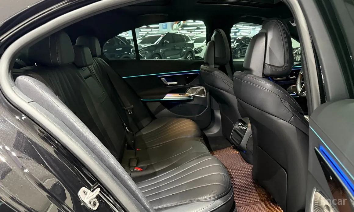 Фото 9 - Mercedes-Benz E-Class