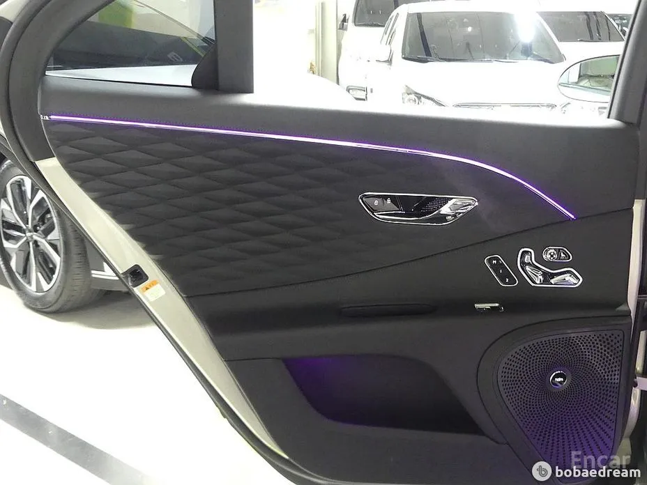 Фото 18 - Bentley Flying Spur