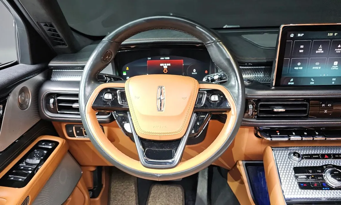 Фото 13 - Lincoln Aviator