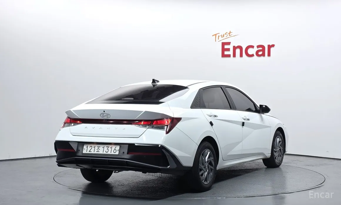 Фото 2 - Hyundai Avante