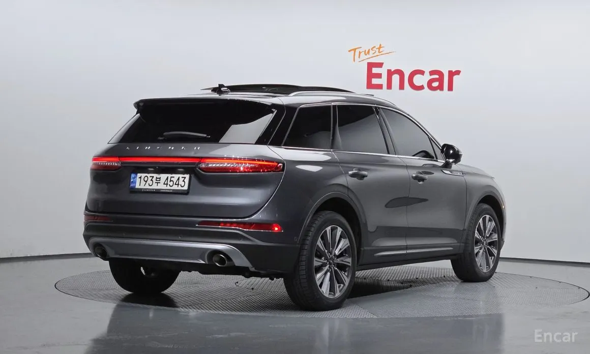 Фото 2 - Lincoln Corsair