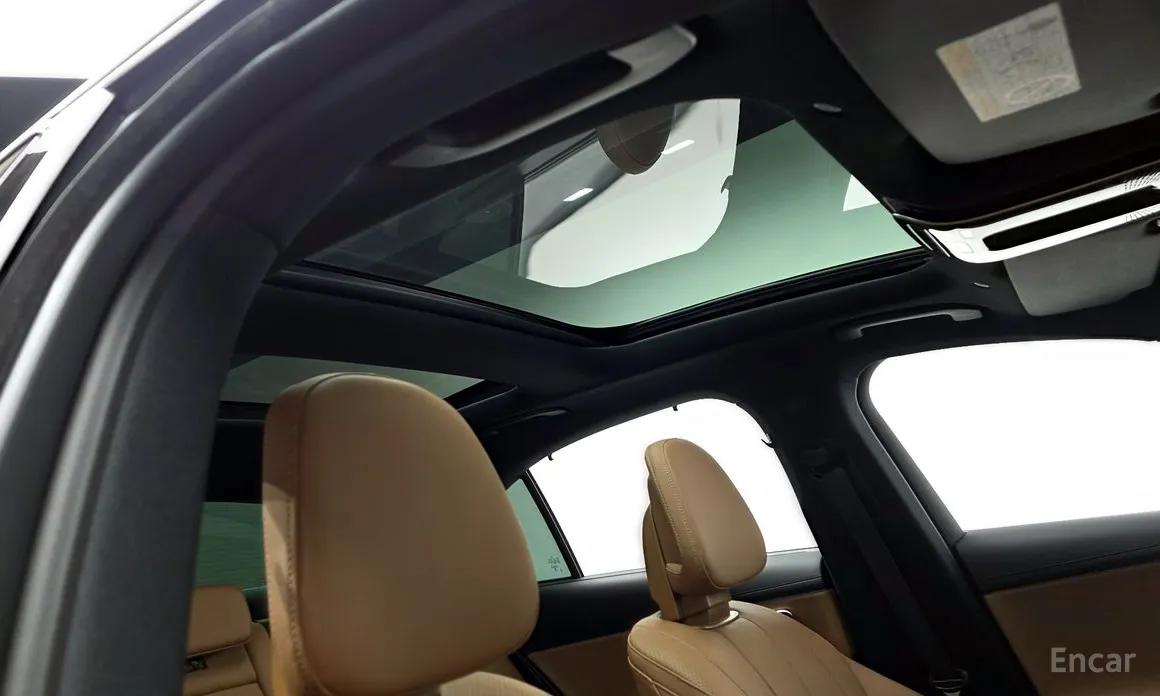 Фото 17 - Mercedes-Benz E-Class