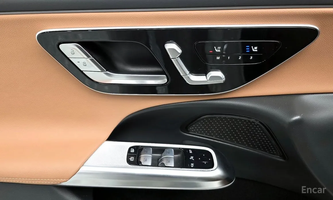 Фото 18 - Mercedes-Benz E-Class