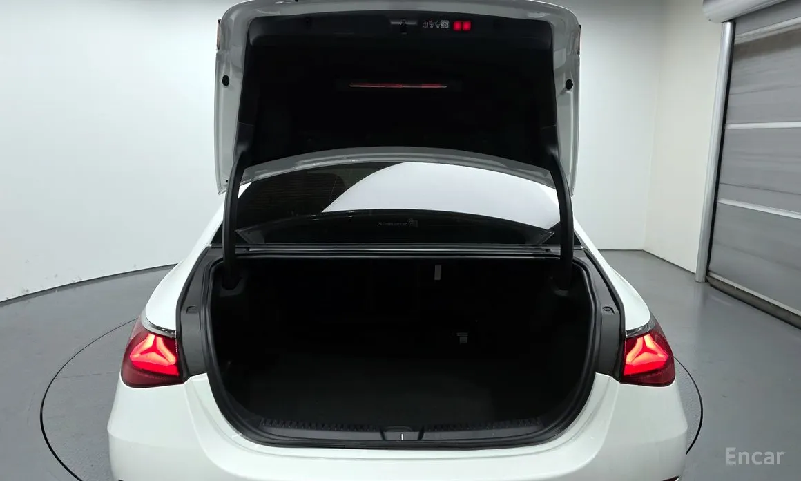 Фото 20 - Mercedes-Benz E-Class