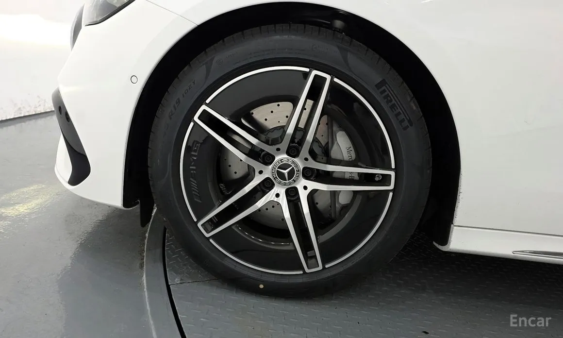 Фото 5 - Mercedes-Benz E-Class