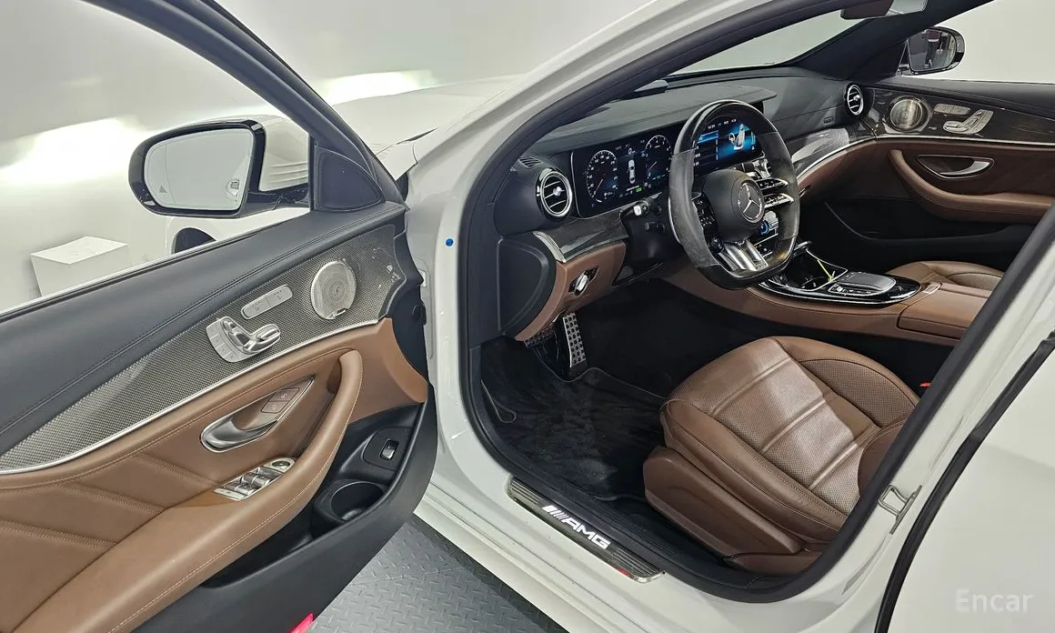 Фото 10 - Mercedes-Benz E-Class