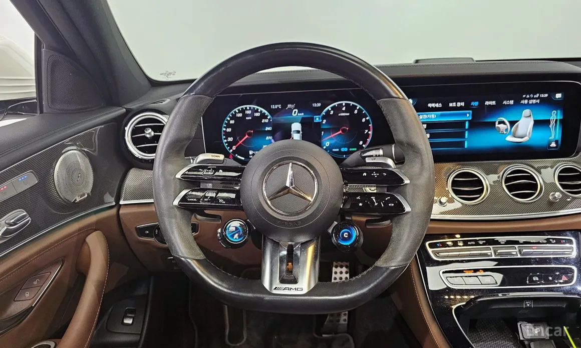 Фото 13 - Mercedes-Benz E-Class