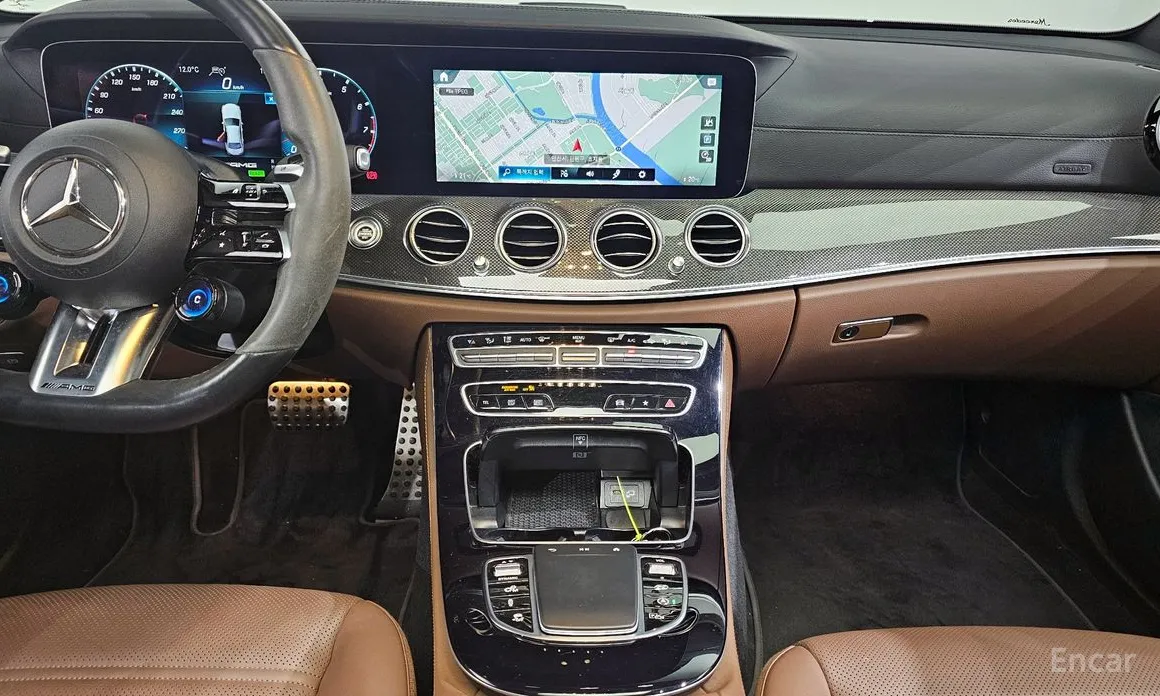 Фото 19 - Mercedes-Benz E-Class