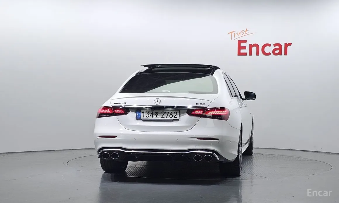 Фото 4 - Mercedes-Benz E-Class