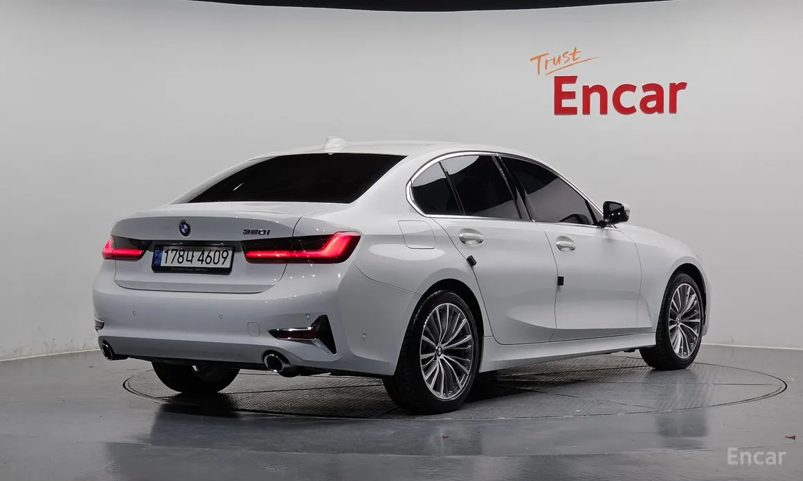 Photo 2 - BMW 3 Series