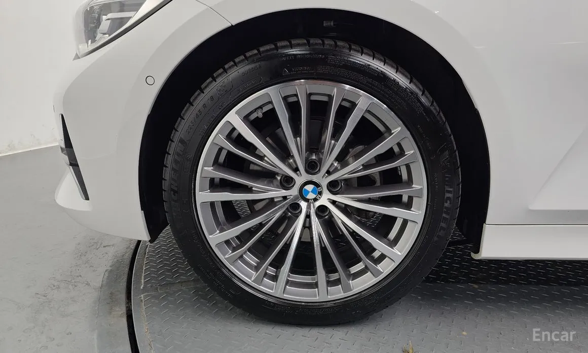 Photo 5 - BMW 3 Series