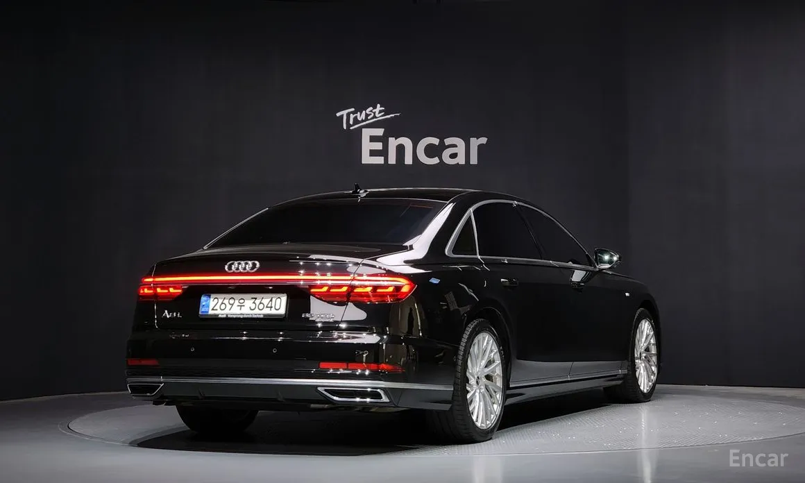 Фото 2 - Audi A8