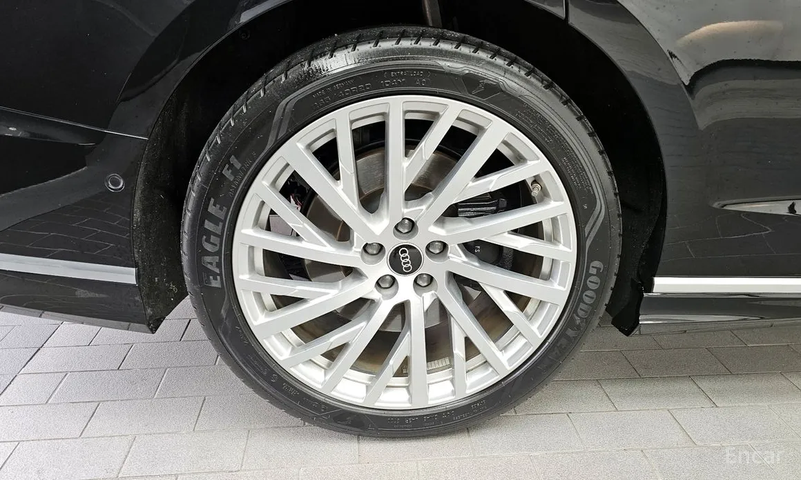 Фото 5 - Audi A8