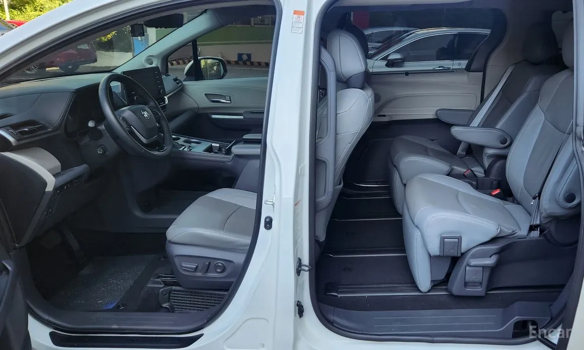 Фото 10 - Toyota Sienna