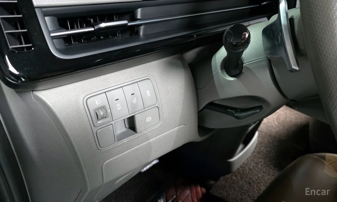 Photo 14 - Hyundai Staria