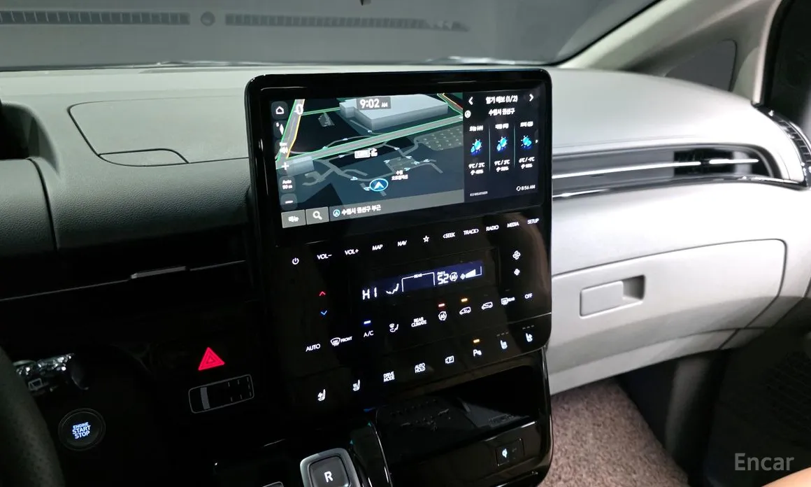 Photo 15 - Hyundai Staria