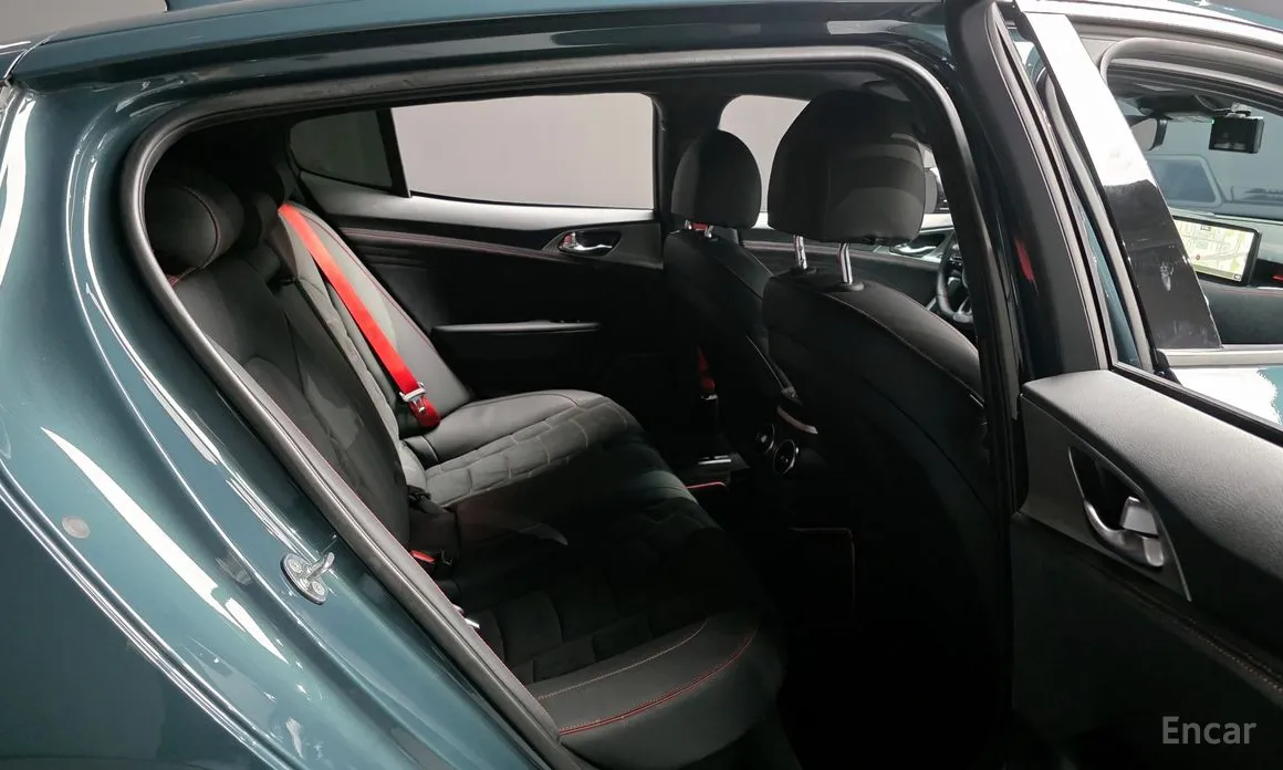 Фото 12 - Kia Stinger