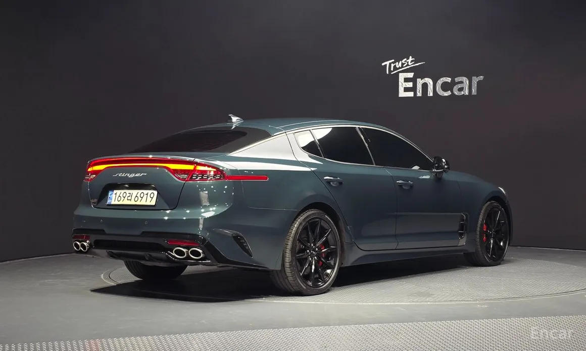 Фото 2 - Kia Stinger