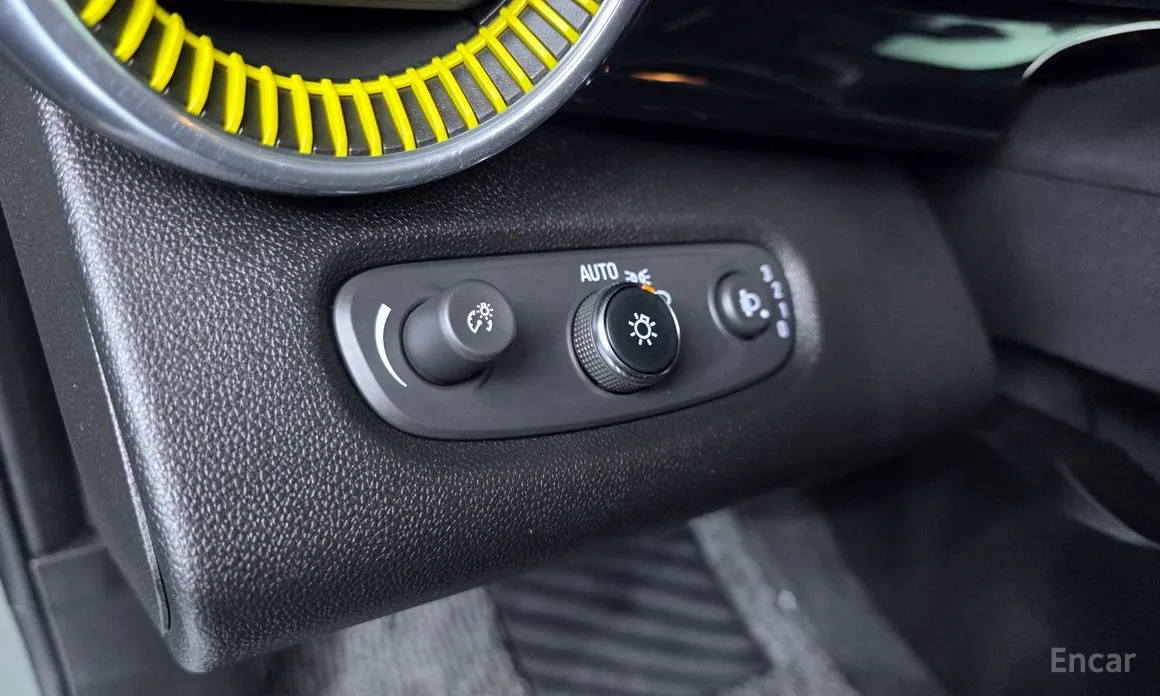 Photo 12 - Chevrolet Trax