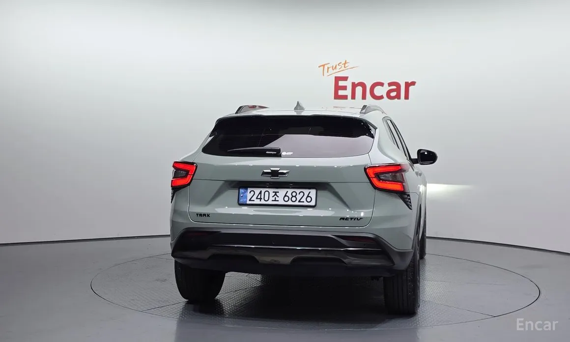 Photo 4 - Chevrolet Trax