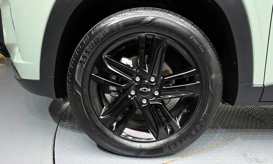 Photo 5 - Chevrolet Trax