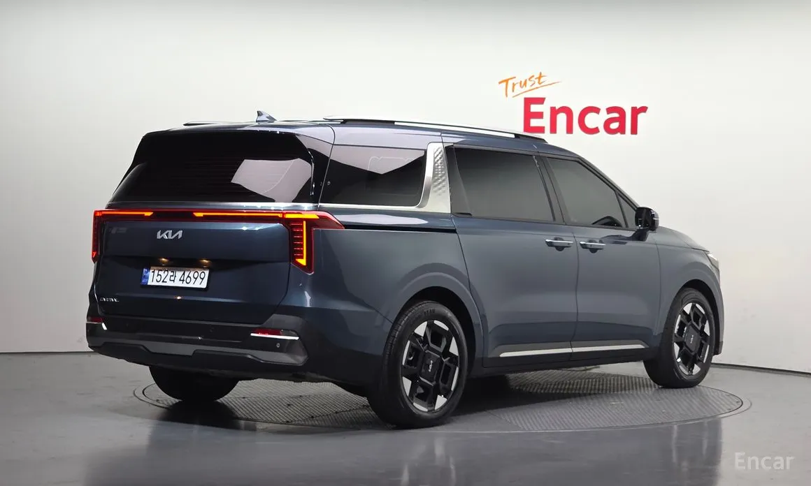 Фото 2 - Kia Carnival