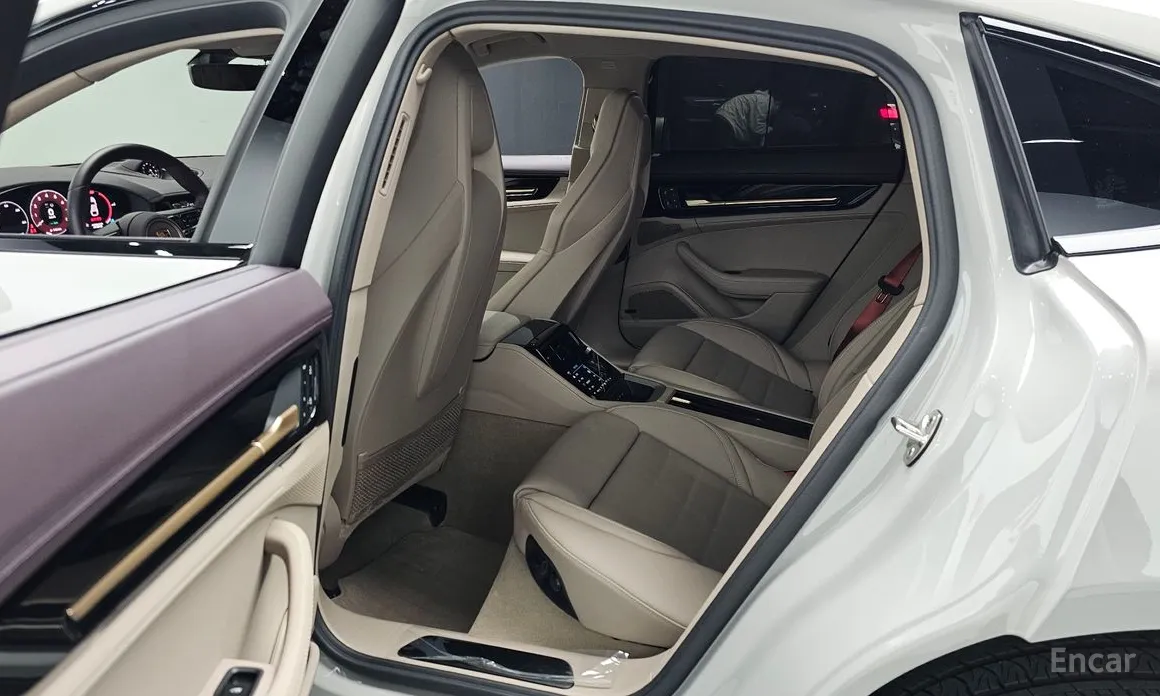 Фото 11 - Porsche Panamera