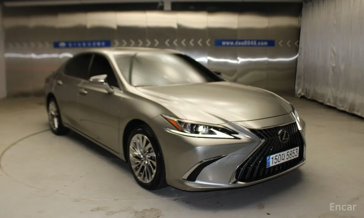 Фото 19 - Lexus ES