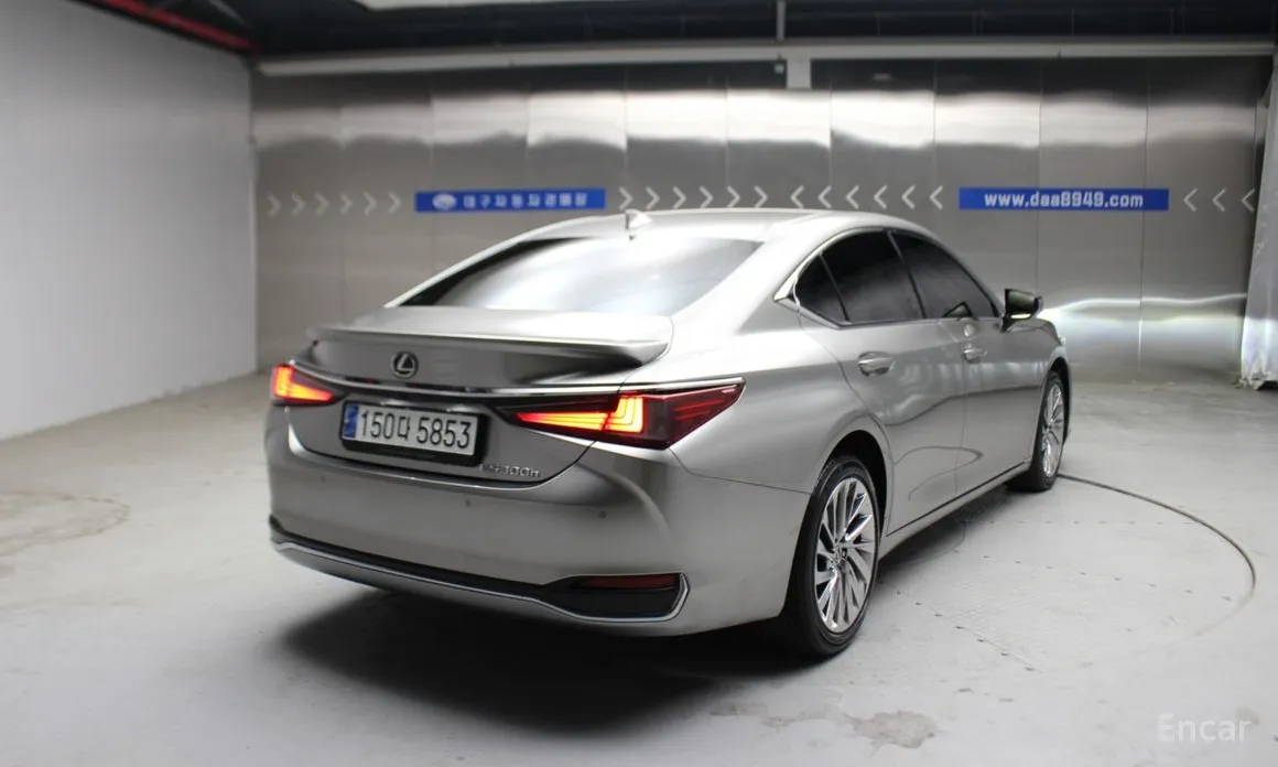 Фото 2 - Lexus ES