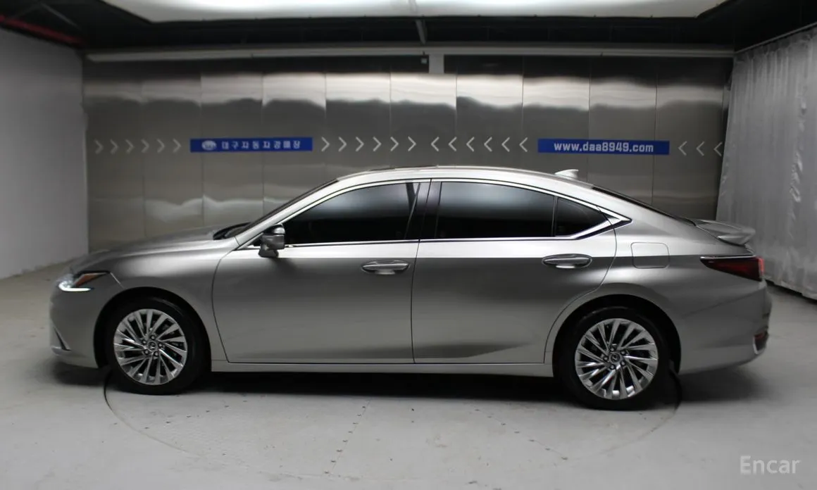 Фото 20 - Lexus ES