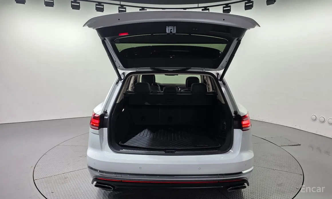 Фото 20 - Volkswagen Touareg