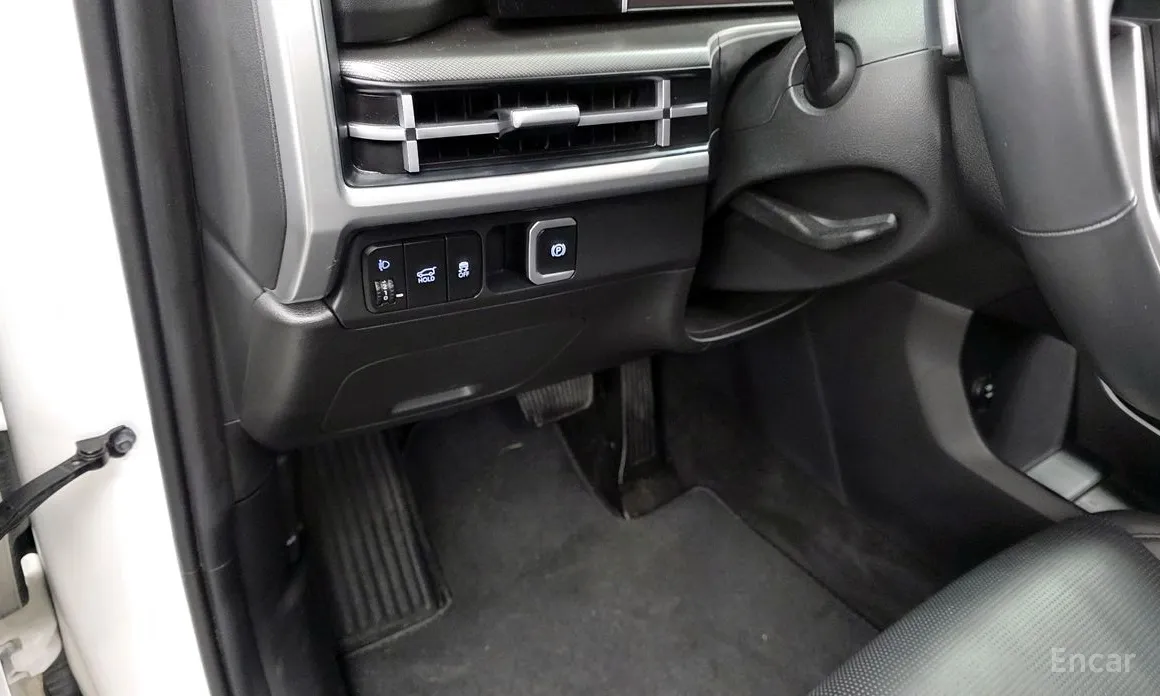 Photo 18 - Hyundai Santa Fe