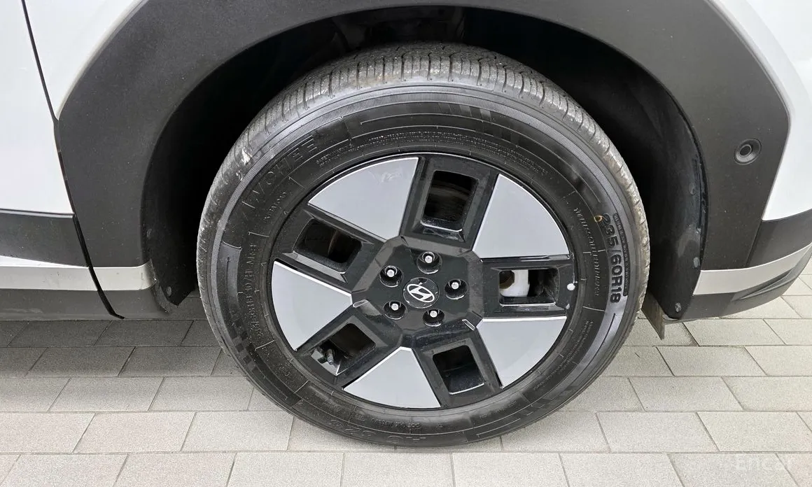 Photo 5 - Hyundai Santa Fe