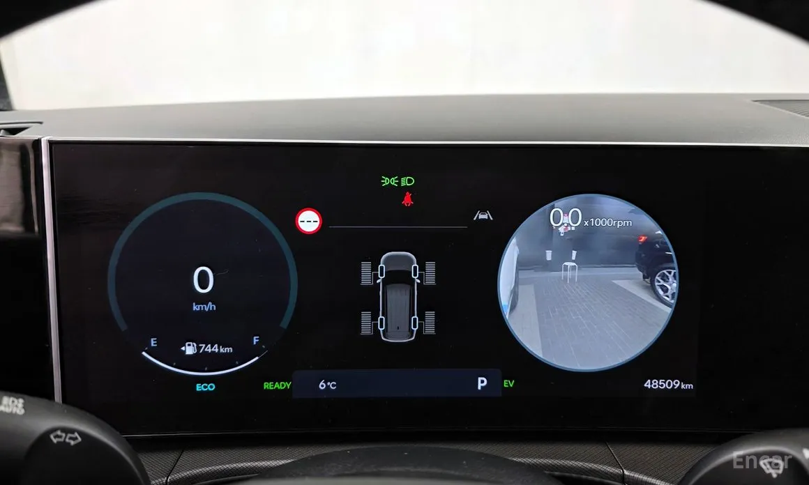 Photo 8 - Hyundai Santa Fe