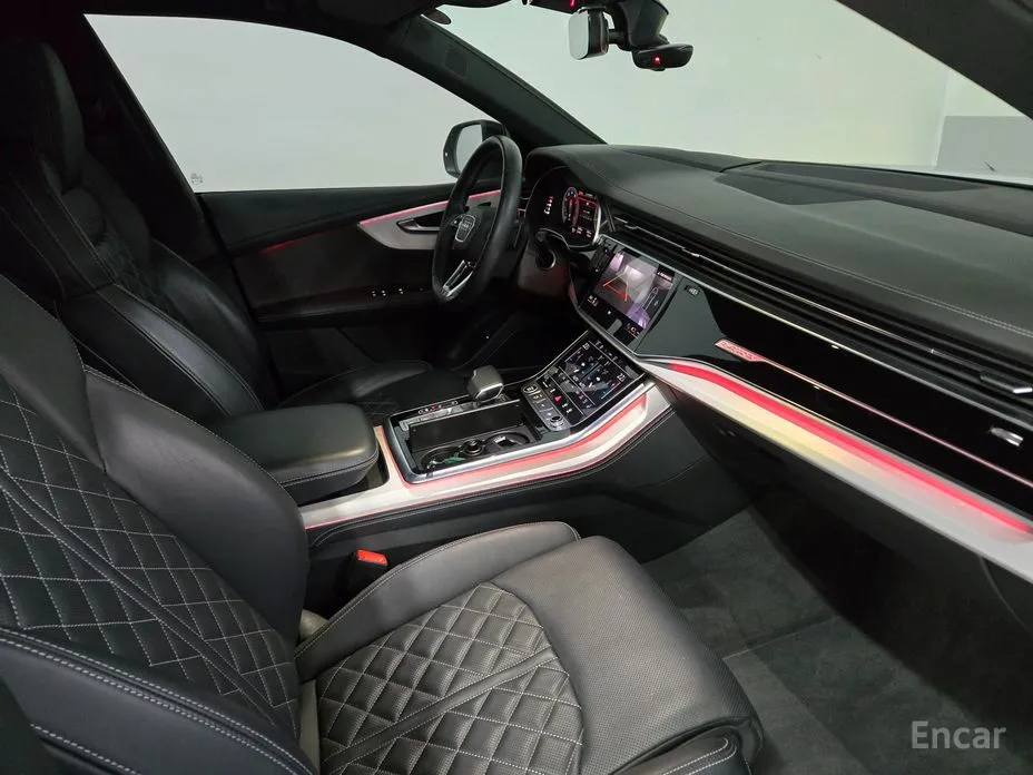 Фото 11 - Audi Q8